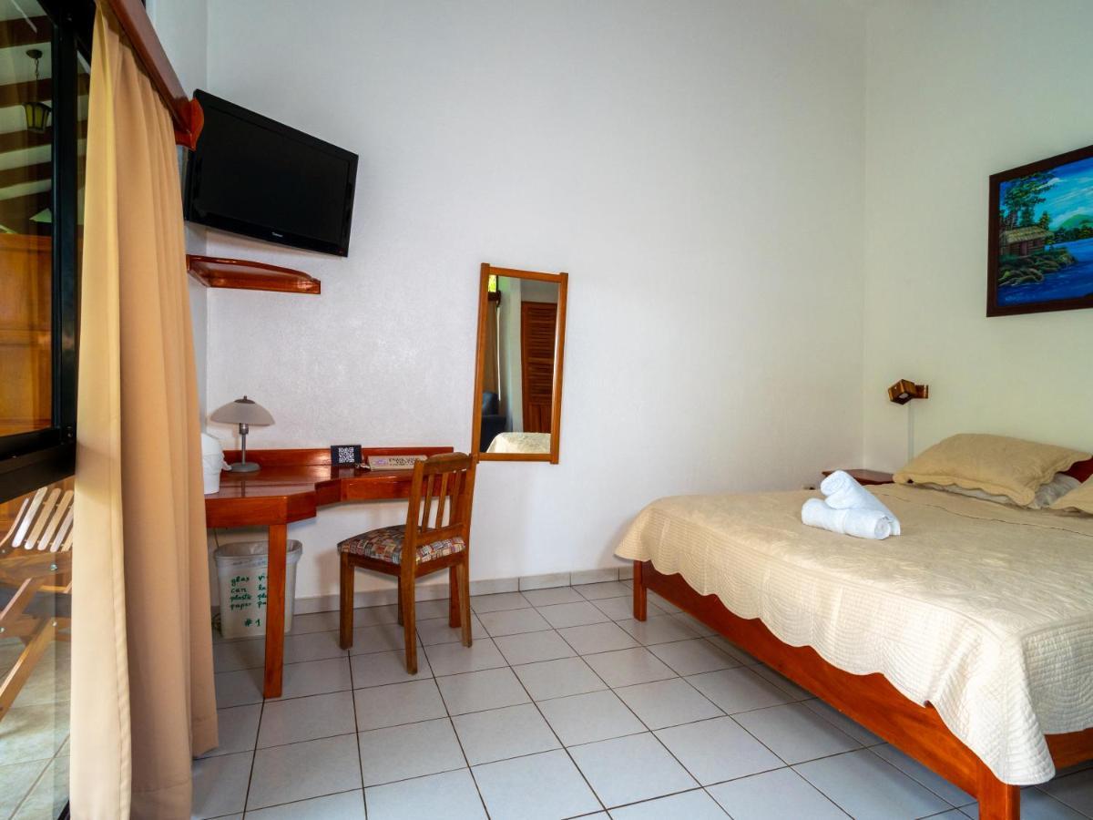אתנאס Hotel Colinas Del Sol מראה חיצוני תמונה