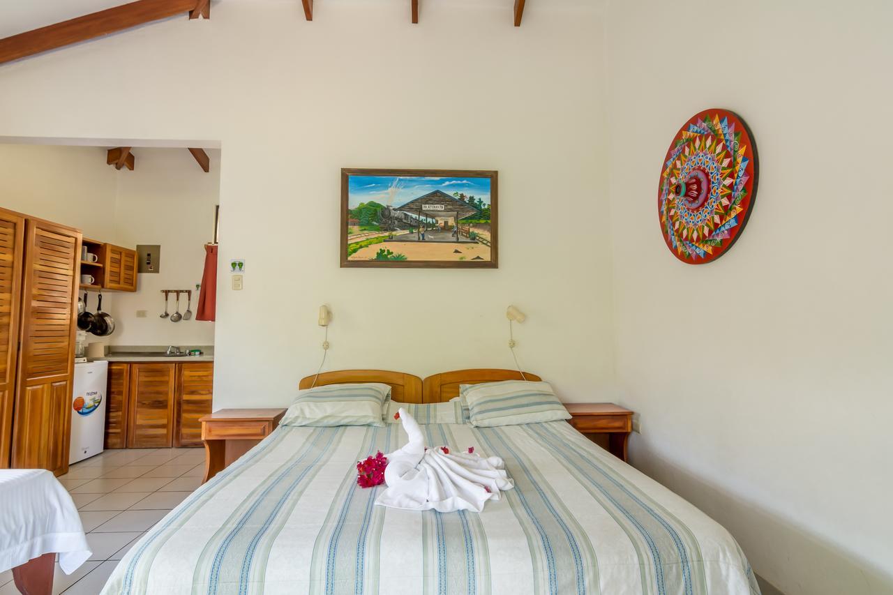 אתנאס Hotel Colinas Del Sol מראה חיצוני תמונה